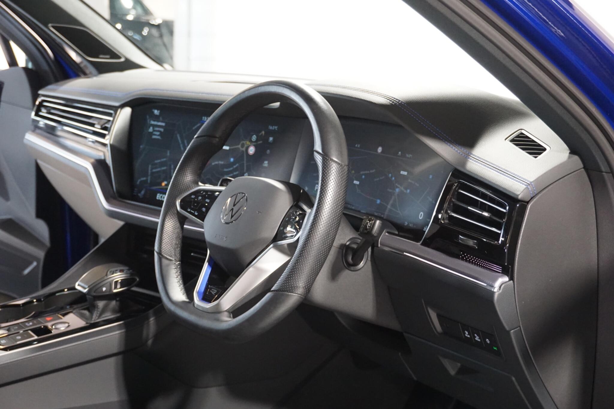 Volkswagen Touareg 3.0 V6 TSI eHybrid 14.3kWh R SUV 5dr Petrol Plug-in Hybrid Tiptronic 4Motion Euro 6 (s/s) (462 ps)